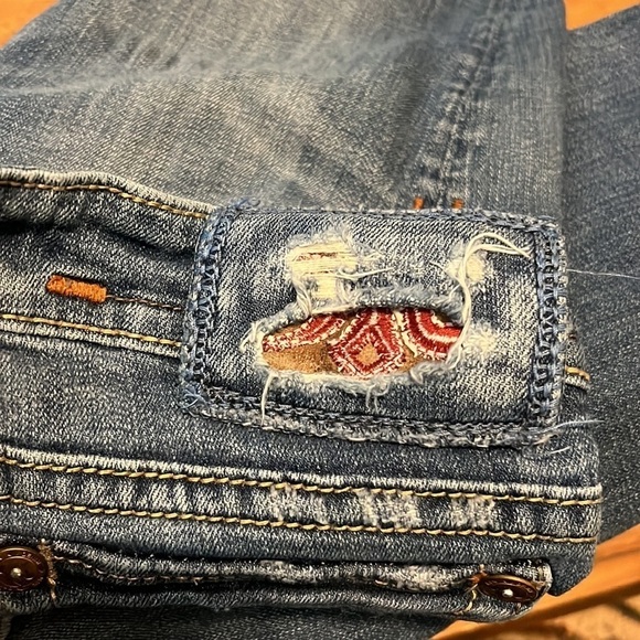 MEK distressed jeans , size 28/32, missing back pocket button - Picture 9 of 9